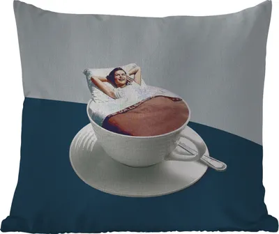 Produktbild von MuchoWow® Outdoor Kissen - Frau - Kaffee - Jahrgang - 60x60 cm - Wetterfest - Lounge Kissen - Dekoration - Schlaf Kissen