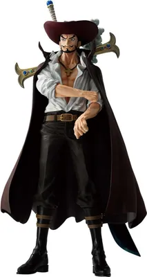 A full-body shot of a Dracule Mihawk figure from One Piece.