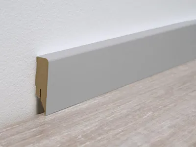 Produktbild von PROFI | 2,50 m | Grau 58mm Sockelleiste Nachbildung, Folierte Sockelleiste mit MDF Kern, Hohe Oberflächenqualität, Natürlicher Look, Besonders Beanspruchbar, Einfache Cliptechnik Montage