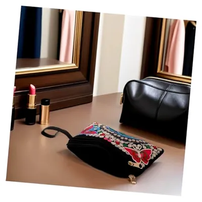 Produktbild von Bestickte Damenhandtasche im Ethno-Stil mit Schmetterlingen