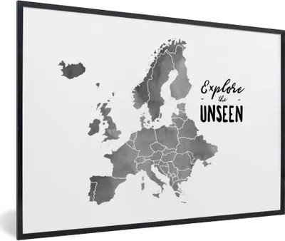 Produktbild von MuchoWow® Gerahmtes Poster Eurocard in grauer Aquarellfarbe mit dem Zitat "Explore the unseen" - schwarz-weiß 90x60 cm - Poster mit Schwarzem Bilderrahmen Wandposter Rahmen Foto Bilder - Fotorahmen - Foto-Plakat