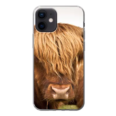 Produktbild von MuchoWow® Handyhülle Schutzhülle Hülle für iPhone 12 Schottische Highlander - Braun - Gras Silikon Softcase Handy Hülle - Schutzhülle