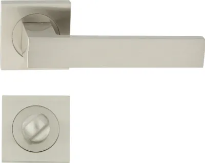 Produktbild von DOMINO Türgriff Drückergarnitur WC - Badezimmer Set | mit quadratischen Rosetten | für Badezimmertüren | Set WC - Rosetten-Garnitur | Türbeschläge aus Aluminium  |Nickel Türdrückergarnitur | QUBIK-QR M9