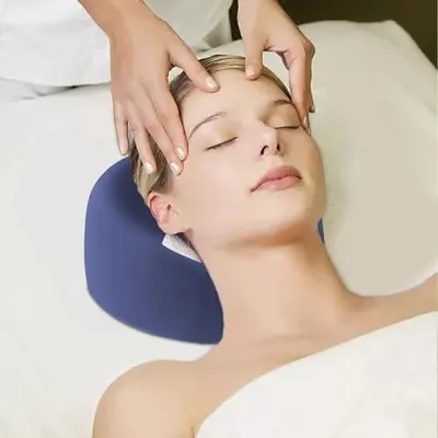 Produktbild von Gesichtskissen für Massagen – Spa-Kissen für Massagebetten mit Atemöffnung, Memoryschaum und spezieller Form