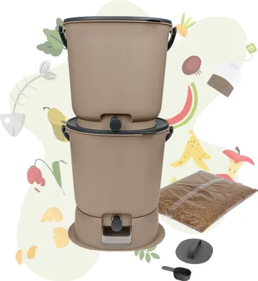 Produktbild von Skaza Bokashi Essential Biomülleimer Küche Set (2 x 15,3 Liter) + Base - Komposteimer Küche und Garten aus recyceltem Kunststoff - Starter Set + incl. 1 kg Fermentation Starter - Capuccino