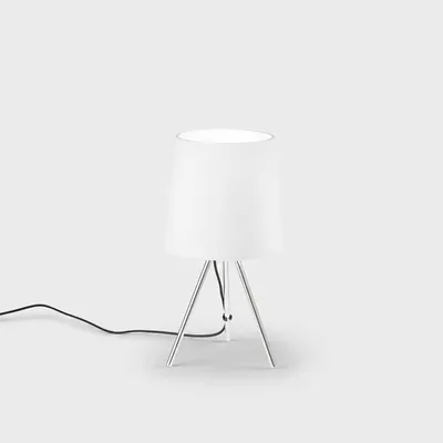 Image de Lampe de table MARLEY en métal argenté avec un abat-jour en aluminium blanc
