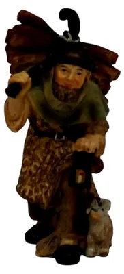Produktbild von Miniaturfigur Hirte mit Holz und Laterne, Höhe 6,7 cm, handbemalt aus Polyresin, für Modellbau und Puppenhaus