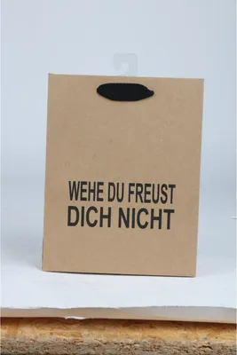 Produktbild von 24er Set Geschenktüten aus Kraftpapier mit Sprüchen – stabile Geschenkbeutel, ca. 18 × 8 × 23 cm