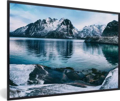 Produktbild von MuchoWow® Gerahmtes Poster Winter - See - Schnee 90x60 cm - Poster mit Schwarzem Bilderrahmen Wandposter Rahmen Foto Bilder - Fotorahmen - Foto-Plakat