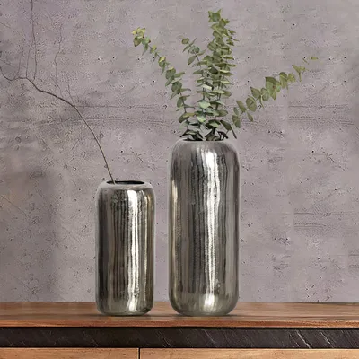 Zdjęcie produktu dla Zestaw 2 wazonów dekoracyjnych WOHNLING, srebrny, aluminiowy, cylindryczny. Nowoczesne wazony do kwiatów, okrągłe, dwuczęściowe, wykonane z aluminium. Idealne jako dekoracja stołu i wnętrz