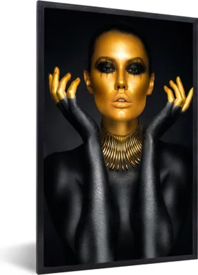 Produktbild von MuchoWow® Gerahmtes Poster Frau - Porträt - Gold - Luxus - Schwarz 60x90 cm - Poster mit Schwarzem Bilderrahmen Wandposter Rahmen Foto Bilder - Kunst