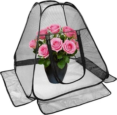 Produktbild von Unyqoos® Pop-up Pflanzenschutzhaube – wetterfeste, schwarze Gartenschutz-Abdeckung aus Netzgewebe (Oxford-beschichtet) mit Stützstangen, Reißverschluss & Tragetasche