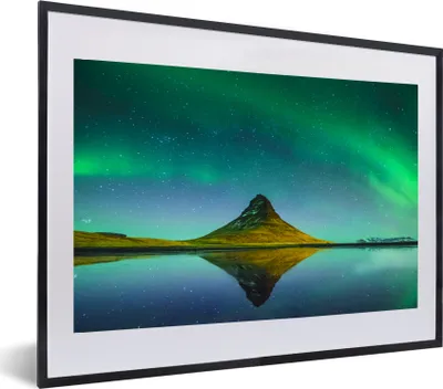 Produktbild von MuchoWow® MuchoWow® Gerahmtes Poster Nordlicht - Berge - Wasser - Island - Natur 60x40 cm - Poster mit zchwarzem Bilderrahmen - Schlafzimmer - Plakat in Rahmen - Drucken