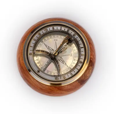 Productafbeelding van Omgoods - Antieke Messing Zonnenuur Kompas op Houten Basis - Diameter 11 cm