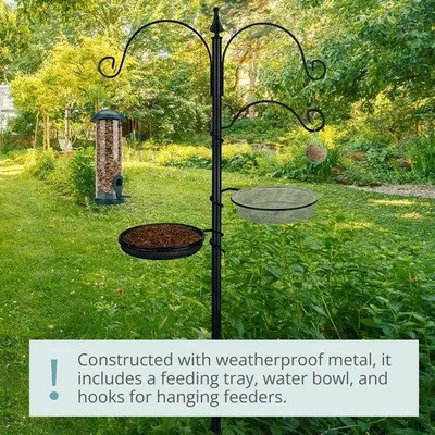 Produktbild von Unyqoos® Vogelfutterstation aus wetterfestem Metall – höhenverstellbar bis 195 cm, mit Futterteller (feinmaschiger Rost) & Vogelbad, 20 x 53 x 195 cm, 3 Haken