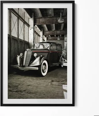 Produktbild von Oldtimer in einer alten Fabrik– Wandbild mit Rahmen – Gerahmtes Bild  – Wanddekoration – 70x100 cm –  Schwarz Rahmen