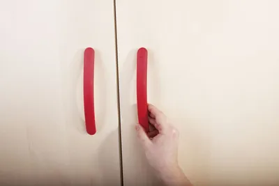 Produktbild von 4 Stück rote Kautschuk Möbelgriffe, Lochabstand 128 mm, Länge 175 mm, Ø 58 mm