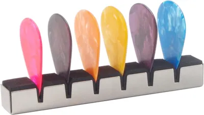 Obrázok produktu pre Gitarový tlmič so 6 celuloidovými trsátkami, redukcia hluku pre 6-strunovú akustickú a klasickú gitaru, praktický doplnok na cvičenie