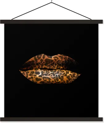 Produktbild von MuchoWow® Textilposter Lippen - Tigerdruck - Schwarz 120x120 cm mit schwarzem Rahmen - Aufhängungsset