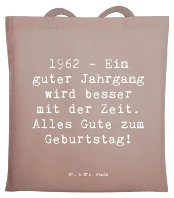 Produktbild von Mr. & Mrs. Panda Tote Bag Spruch 1962 Geburtstag - Braun Pastell - Geschenk, Einkaufstasche, Glückwunsch, Jahrgang, Happy Birthday, Laptoptasche, Jubiläum, Geschenkidee