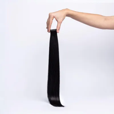 Produktbild von chaarmant Tape In Extensions Classic Echthaar 55 cm 50 g – Haarverlängerung #1 Schwarz
