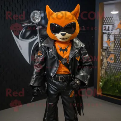 Produktbild von Orangefarbener REDBROKOLY Fledermaus Maskottchen Kostüm charakter gekleidet mit einer Bikerjacke und Anstecknadeln