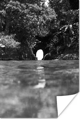 Produktbild von MuchoWow® Poster Loch in der Wand in der Natur von Costa Rica in schwarz und weiß 80x120 cm - Papierdruck