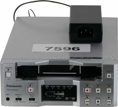 Image de Panasonic AG-DV2500 | Caméscope DVCAM / Mini DV | PAL & NTSC