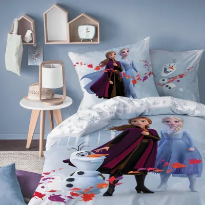 Produktbild von Frozen 2 Die Eiskönigin Bettwäschegarnitur, Anna, Elsa & Olaf Wende-Motiv, 100% Baumwolle Renforcé, 135x200 + 80x80 cm, 2-teilig, Reißverschluss, für Kinder & Mädchen