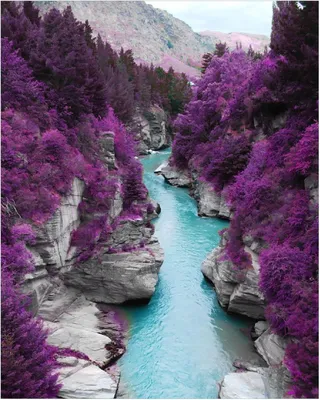 Produktbild von Wallario Poster - Fluss in lilafarbener Schlucht, Kunstdruck Größe: 40 x 50 cm