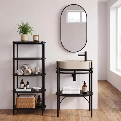 Immagine prodotto di Mobile lavabo semplice, con struttura in metallo nero e piano in cemento, lavabo nero, rubinetto nero, specchio e colonna