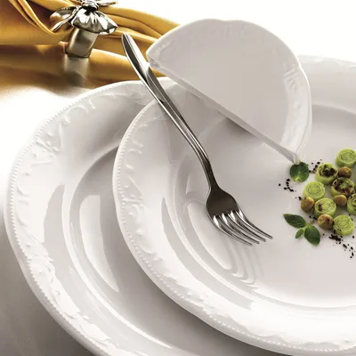 Produktbild von Hermia Concept, Hochwertiges 24-teiliges Dinner Set aus 100% Porzellan, Weiß | 6 Servierplatten (22x22x2), 6 Teller (20x20x2), 6 Schalen (14x14x5), 6 Dessertteller (18x18x2) | Spülmaschinen- und mikrowellengeeignet.