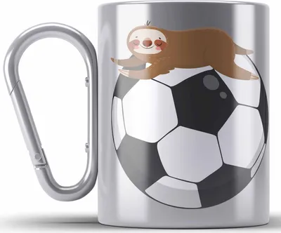 Produktbild von Trendation - Fussball Edelstahl Tasse Karabiner Geschenk Jungs Fußballer Geschenkidee Lustige Faultier Grafik (Silber)