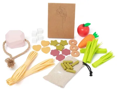 Imagen del producto de Set de alimento para caballos "Hobby Horse" de Astrup, con apariencia de madera