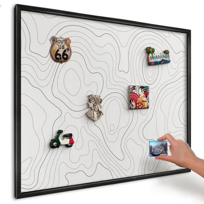 Produktbild von Magnettafel 80x60 cm mit schwarzem Rahmen - Magnetische Metalltafel, Magnetpinnwand zur Wandmontage für Wohnzimmer, Küche, Flur, Kinderzimmer und Büro - Geometrische Eleganz