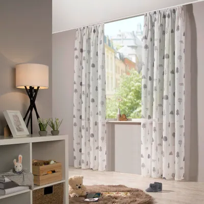 Produktbild von heimtexland ® Kinder Vorhang Kindergardine Wald Bär Leinen Optik Natur Grau Deko Gardine Kinderzimmer Halbtransparent  Typ563 Bandschal HxB 245x135 cm