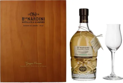 Produktbild von Nardini Grappa Riserva 22 ANNI Single Cask 45% Vol. 0,7l in Holzkiste mit Glas