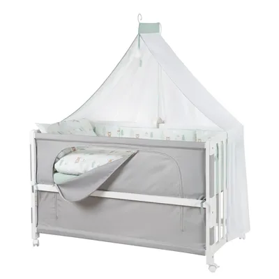 Produktbild von roba Room Bed 60 x 120 cm Woodland Buddies - Höhenverstellbares Beistellbett - Inkl. Matratze, Bettwäsche, Himmel & Rollensatz - Weiß / Hellgrün