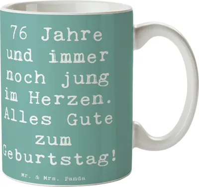 Produktbild von Mr. & Mrs. Panda Kaffeetasse Spruch 76. Geburtstag Herzjung - Meeresbrise - Geschenk, Kaffeebecher, Alter, Energie und Lebenslust, für Großmutter, Bedruckte Tasse