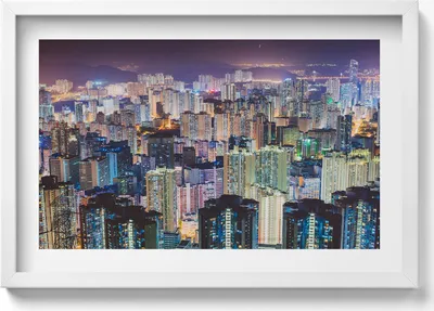 Produktbild von Beleuchtete Stadt bei Nacht– Wandbild mit Rahmen – Gerahmtes Bild  – Wanddekoration – 60x40 cm –  Schwarz Rahmen