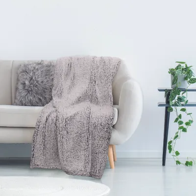 Produktbild von Plaid aus grauem Sherpa 120 x 150 cm
