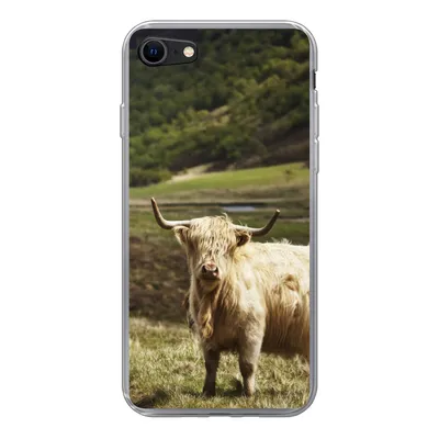 Produktbild von MuchoWow® Handyhülle Schutzhülle Hülle für iPhone 8 Schottische Highlander - Pfad - Wald Silikon Softcase Handy Hülle - Schutzhaube
