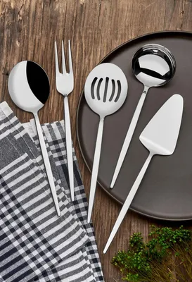 Immagine prodotto di Hermia Concept, set da portata di alta qualità (5 pezzi) in acciaio inossidabile al 100%, cromato | 1 cucchiaio da salsa, 1 mestolo da salsa, 1 forchetta da salsa, 1 colino da salsa, 1 spatola da salsa | Lavabile in lavastoviglie e utilizzabile nel microonde, facile da pulire.