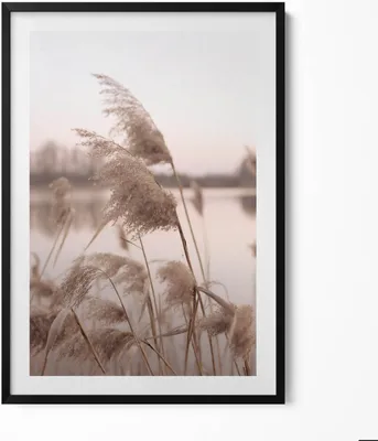 Produktbild von Romantische Landschaft aus Gräsern und See im Boho-Stil– Wandbild mit Rahmen – Gerahmtes Bild  – Wanddekoration – 70x100 cm –  Schwarz Rahmen
