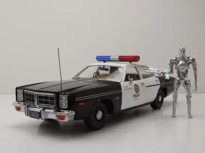 Produktbild von Greenlight Collectibles 19042 Dodge Monaco 1977 Police Terminator mit T-800 Endoskelet Figur 1:18