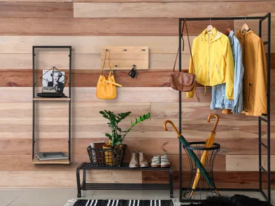 Produktbild von Großes LED Wandregal & kleine Hakenleiste Wandgarderobe aus Holz Metall schwarz