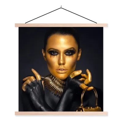 Produktbild von MuchoWow® Textilposter Make-up - Tasche - Gold - Luxus - Frau 40x40 cm mit holzfarbenen Rahmen - Posterleiste