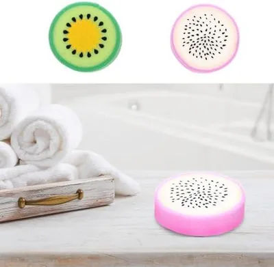 Produktbild von 4 fruchtförmige Duschschwämme aus weichem Schwammmaterial für sanftes Peeling bei Babys und Kleinkindern