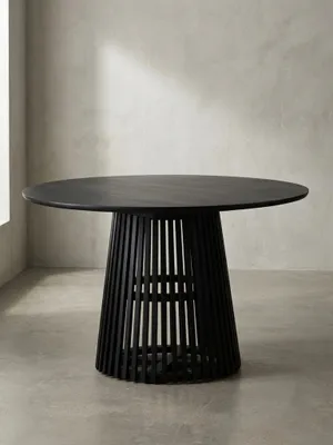 Produktbild von Runder Esstisch Massivholz | Küchentisch mit Lamellengestell | Esszimmertisch für 4 Personen | Modern skandinavischer Stil | Matt-Schwarz 120 cm | Lofoten Kollektion von Kadima Design