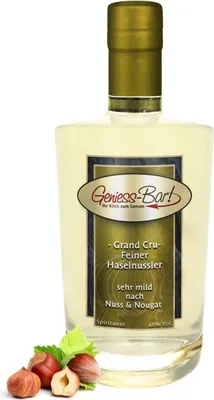 Produktbild von Grand Cru Feiner Haselnussler 0,5L sehr mild nach Nuss & Nougat 40% Vol. Haselnuss Schnaps Obstler Glaskaraffe